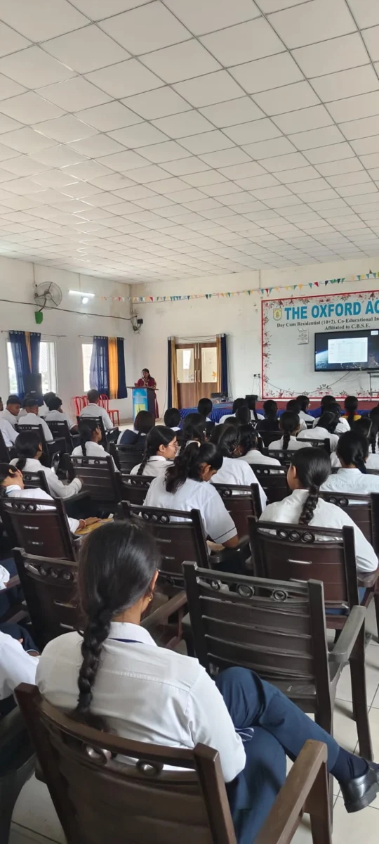 बाल अधिकार एवं बाल संरक्षण को लेकर द ऑक्सफोर्ड अकादमी रुद्रपुर में जागरूकता अभियान आयोजित